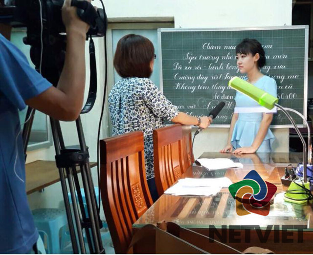 PHÓNG VIÊN PHỎNG VẤN CÔ HẢI THANH LUYỆN VIẾT CHỮ ĐẸP HÀ NỘI 